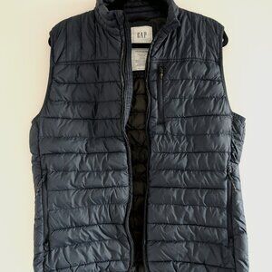 GAP lightweight puffer vest